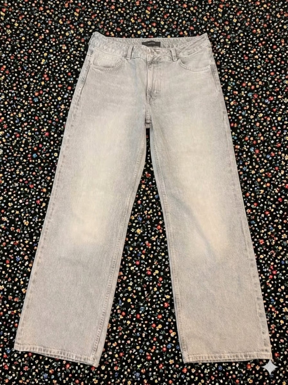 (H&M Divided) Light Gray Women's Straight-Leg Jeans